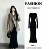 Vestido negro de cola de pez para mujer, otoño e invierno, cuello en V, ajustado, de punto, adecuado para llevar debajo de un abrigo