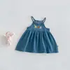 Vestido de Verão Dianxi Novo Estilo Doce Desenho Animado com Alça Bordada para Bebês Meninas, Vestido Jeans Moderno e Versátil para Bebês e Crianças Pequenas