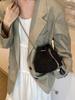 Bolso de mujer popular de este año 2024, bolso de tela con cadena colgante y diseño de nicho, bolso tipo cubo plisado.