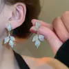 Aretes de Aguja Plateada con Borlas de Gota de Agua Incrustadas de Diamantes, Estilo Palacio, Nicho, Aretes Versátiles, Lujo Ligero, Venta al por Mayor de Aretes de Gama Alta