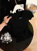 Elegante top de punto con cuello en V, mangas acampanadas de seda helada y diseño calado para mujer, camiseta versátil de verano ligera, top holgado y de aspecto juvenil