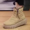 Botas de Neve Femininas 2026 Estilo Novo de Inverno Sapatos Femininos, Mocassins Espessados Forrados com Lã, Botas Curtas de Algodão Quentes da Moda com Solado Grosso para Mulheres