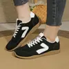 Zapatillas deportivas casual versátiles de entrenamiento estilo alemán para mujer, talla grande, para primavera y otoño, nuevas, de punta redonda, suela plana, casual y a la moda, para uso en exteriores