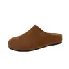 Moda Sandalias de Punta Dividida y Cerrada para Mujer Otoño 2026 Nuevos Versátiles Aumentadoras de Altura Interna Slip-On Zapatos Perezosos Chanclas de Exterior