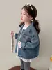 Chaqueta de mezclilla lisa para niña de comercio exterior transfronterizo, nuevo abrigo elegante coreano de otoño 2026, venta al por mayor de ropa para niños