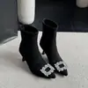 Botas Finas de Bico Fino Salto Agulha Estilo Dama Francesa 2025 Novas Versáteis para o Dia a Dia Suede Preto Salto Alto Botas Meia Elástica