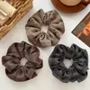 Serie de Color Café a Rayas Retro de Principios de Otoño Goma para el Pelo de Intestino Delgado Simple Sensación de Alta Gama Flor para el Pelo de Moño Bajo de Niña Accesorios para el Cabello
