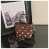 Bolso de mano de lunares con diseño de nicho estilo coreano 2026 nuevo bolso de hombro versátil bolso cruzado de cubo de moda para el día a día