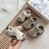 Nuevo Estilo de Otoño Zapatos de Lona con Estrella y Concha en la Cabeza para Niños y Niñas Zapatos de Suela Suave Antideslizantes Versátiles para Gateadores y Niños Pequeños Zapatos para Caminar