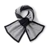 Suéter de Cashmere 2026 Outono/Inverno Novo Estilo Feminino Bloco de Cores Versátil Malha Cruzada Gola Escarfador Conveniente Quente Macio