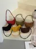 Bolso cruzado de un solo hombro tipo medialuna para mujer de principios de otoño, bolso de mujer para compras y citas, bolso de gamuza tipo dumpling, bolso de hombro de gran capacidad para el día a día