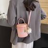 Bolsos Mini Populares para Mujer de Este Año 2025 Nuevo Diseño Nicho Bolso Cruzado Estilo Caliente de Celebridad de Internet Bolso Satchel Tipo Cubo