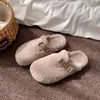 Chinelos de Pele com Solado Grosso Estilo Retrô para Mulheres, Aumentam a Altura, Quentinhos, Novo Estilo 2026, Estilo Francês, Combinam com Saias, Chinelos Fechados