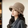 Sombrero de cubo de fieltro de lana Otoño Invierno para mujer Sombrero bombín retro francés Sombrero ecuestre Temperamento elegante Sombrero cálido de regalo para madre Venta al por mayor