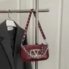 Bolsa transversal estilosa de nicho, design simples, bolsa personalizada, novo estilo 2026, bolsa quadrada pequena feminina moderna, estilosa e casual
