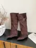 Botas de tacón de cuña de gamuza de pierna ancha estilo europeo y americano, versátiles, de tacón alto, corte bootcut en colores negro, albaricoque y café para adultos, versión coreana