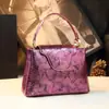 Bolso de mujer de lujo ligero de nicho de alta gama, artesanía láser, bolso de cuero genuino, versátil para el trabajo, estampado de serpiente, bolso de hombro cruzado, moda