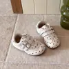 Tênis Mary Jane Shallow de Bolinhas Outono 2026 Versão Coreana para Meninas Estudantes com Velcro, Solado Macio, Sapatos Casuais