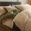 Conjunto de cuatro piezas de bola de pelo de conejo francés de grado maternal e infantil con relieve de terciopelo de leche, conjunto de tres piezas de funda de edredón y sábana de terciopelo de coral engrosado de invierno