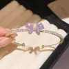 Pulseira Aberta Dupla Camada Borboleta com Zircônia Suave e Atmosférica para Mulheres, Joia Versátil de Luxo Leve de Nicho para o Dia a Dia com um Toque de Alto Padrão