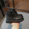 Botas de Algodón Estilo Británico Elegante para Niñas 2026 Otoño Nuevas Llegadas Botas de Cuero con Felpa para Niños Botas Cortas de Algodón de Dos Capas Botas de Algodón Versátiles Casuales