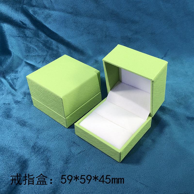草绿色戒指盒.jpg