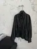 Chaqueta de cuero PU con hilo metálico estilo retro americano GAGD, silueta con cordón, cuello alto, chaqueta de vuelo de cuero, modelo otoño 2026