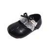 Zapatos pequeños de cuero con encaje en punta partida, nuevos zapatos de princesa con lazo estilo coreano para niñas, primavera y otoño 2026, zapatos de suela blanda