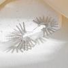 Aretes de Girasol de Metal Vintage Lujo Ligero Exagerado Diseño Nicho Simple Exquisito Moda Combinable Aretes de Alta Gama