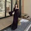 Vestido ombro a ombro estilo francês com mangas sino para o outono de 2026, elegante e sexy, puro e desejável, design sereia, adequado para o trabalho, vestido justo ao corpo