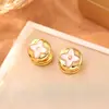 Pendientes Redondos de Trébol de Cuatro Hojas de Nácar Estilo Old Money con un Ambiente de Lujo, Exquisitos, Modernos y Elegantes, Accesorios para Orejas Ligeros de Lujo Estilo Chanel