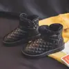 Botas de neve de inverno femininas com forro de pelúcia, novas botas de algodão para neve com sola grossa que aumentam a altura, botas curtas, botas quentes de algodão para comércio exterior e vendas transfronteiriças