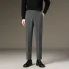 Ropa de hombre de moda / Pantalones casuales versátiles para hombre Otoño/Invierno 2026, pantalones de vestir ajustados de pierna recta para hombre, pantalones de vestir engrosados y forrados de polar Otoño/Invierno