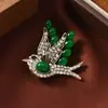Broche de Andorinha Imitação de Jade Estilo Chinês Pequeno Simples Pássaro Chinês Animal Broche Acessórios para Corsage Cheongsam Dinastia Han