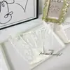 Bragas de encaje sexy estilo francés en color morado con un encanto puro y seductor, con intrincados encajes, de tiro bajo, tangas de malla transpirable para mujer