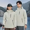 2026 Nueva Chaqueta de Montañismo Impermeable de Grosor Medio con Forro de Polar Integrado para Pareja Ropa de Trabajo Ropa Exterior con Logo Estampado