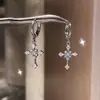 Pendientes de Aro con Colgante de Cruz Full Diamond de Lujo Ligero, Pendientes con Hebilla de Oreja Desmontable, Pendiente de Aro con Sentido de Diseño de Nicho para Mujer, Exquisito y Versátil para Mujer