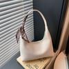 Bufanda de Seda Nueva Otoño 2026 Diseño de Nicho Moderna Elegante Versátil Simple Casual Bolso de Hombro para Mujer