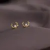 Pendientes de plata 925, sencillos y pequeños, con temperamento navideño, con forma de astamangas, para estudiantes, pequeños y frescos, con fondo rojo y red Joker.