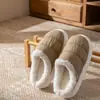 Pantuflas de algodón impermeables y gruesas para mujer, nuevo estilo otoño e invierno, para interior del hogar, forradas de felpa, antideslizantes, cálidas, suela suave, pantuflas de pareja para hombre