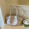 Bolsa de ombro vintage de grande capacidade para mulheres, nova moda 2026 bolsa de ombro plissada nuvem, bolsa tote casual para o dia a dia