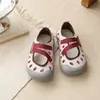 Sapatos Sandálias Esportivas Versáteis com Frame Vazado Divertidos da Moda para Crianças 2026 Primavera/Verão Retro Coreano Dedão Grande para Meninos e Meninas