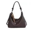 Bolso de axila de gran capacidad para mujer, nuevo modelo 2026, bolso de hombro casual versátil, bolso cruzado de alta gama para commuting con cera de aceite vintage