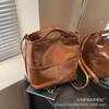 Bolso de Mano Pequeño Estilo Niche Francés para Mujer Modelo Nuevo 2026 Bolso de Hombro Suave Elegante Bolso Cruzado Tipo Cubo