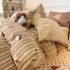 Conjunto de Cama de Algodão Puro Veludo Leite Quatro Peças Cobertor de Veludo Coral Espesso de Inverno Conjunto de Três Peças para Dormitório Estudantil com Forro de Fleece