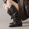 Botas de tacón alto estilo Wasteland, de corte ancho, para mujer, botas largas negras, nuevo modelo Otoño e Invierno 2026, tacón grueso, punta fina, estilo para andar en bicicleta