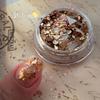 Joyas para uñas de lentejuelas de mica Maillard 2023 otoño e invierno Nuevo trozo de concha brillo papel de aluminio dorado usar joyas para uñas