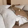 Juego de cuatro piezas de algodón cepillado estilo vintage francés con estampado de flores pequeñas para otoño e invierno, juego de tres piezas de ropa de cama 100% algodón 1.5m 1.8m