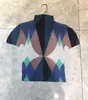 Blusa Plissada Feminina Manga Curta Primavera e Verão Nova Elegante Miyake Gola Alta Slim Slim Camiseta Estampada Camisa Feminina 46