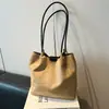Bolsa de Axila de Alta Capacidade para Mulheres 2025 Inverno Novo Estilo Coreano Versátil Fosca para Comutar Bolsa de Ombro Tote